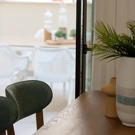 Modern Apartment, Up To 6, Close To The Beach! Apartman